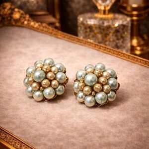 VINTAGE JAPAN FAUX PEARL CLUSTER CLIP ON EARRINGS GOLD TONE